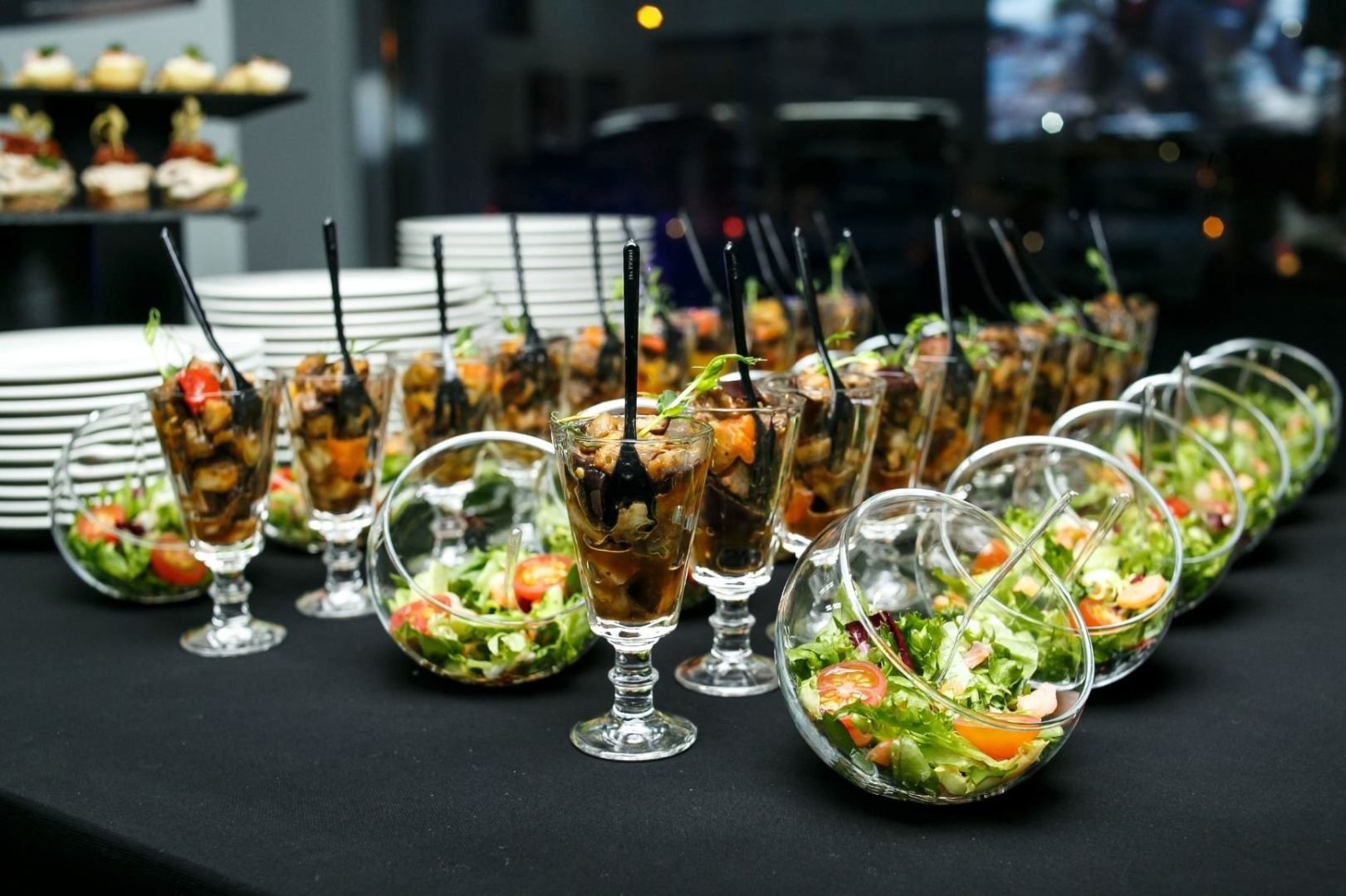 We plunge into the atmosphere of the holiday with  Feastiquepone 